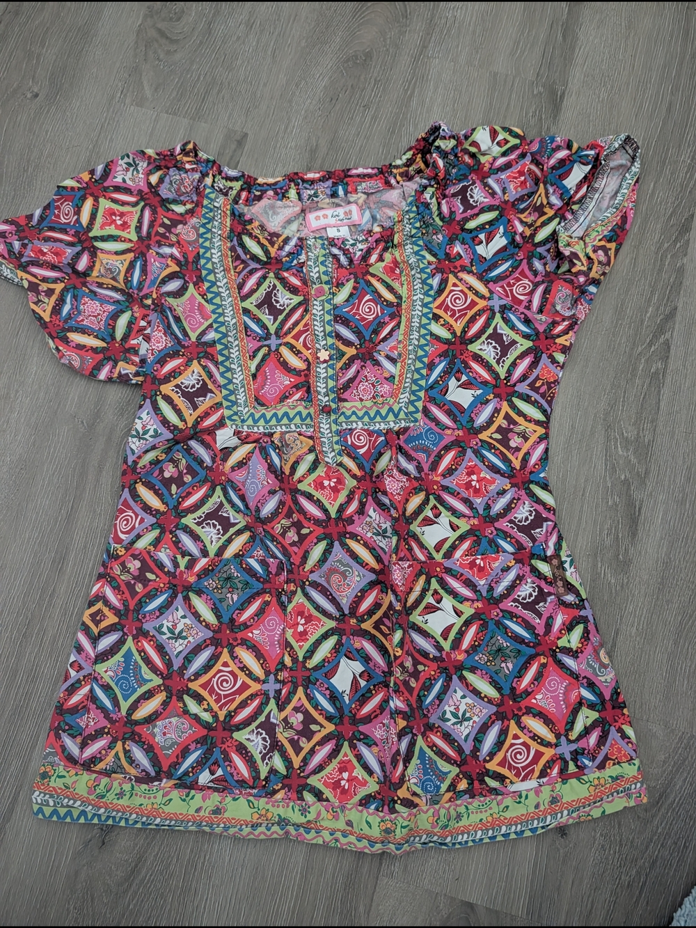 koi Multicolor Geometric Scrub Top